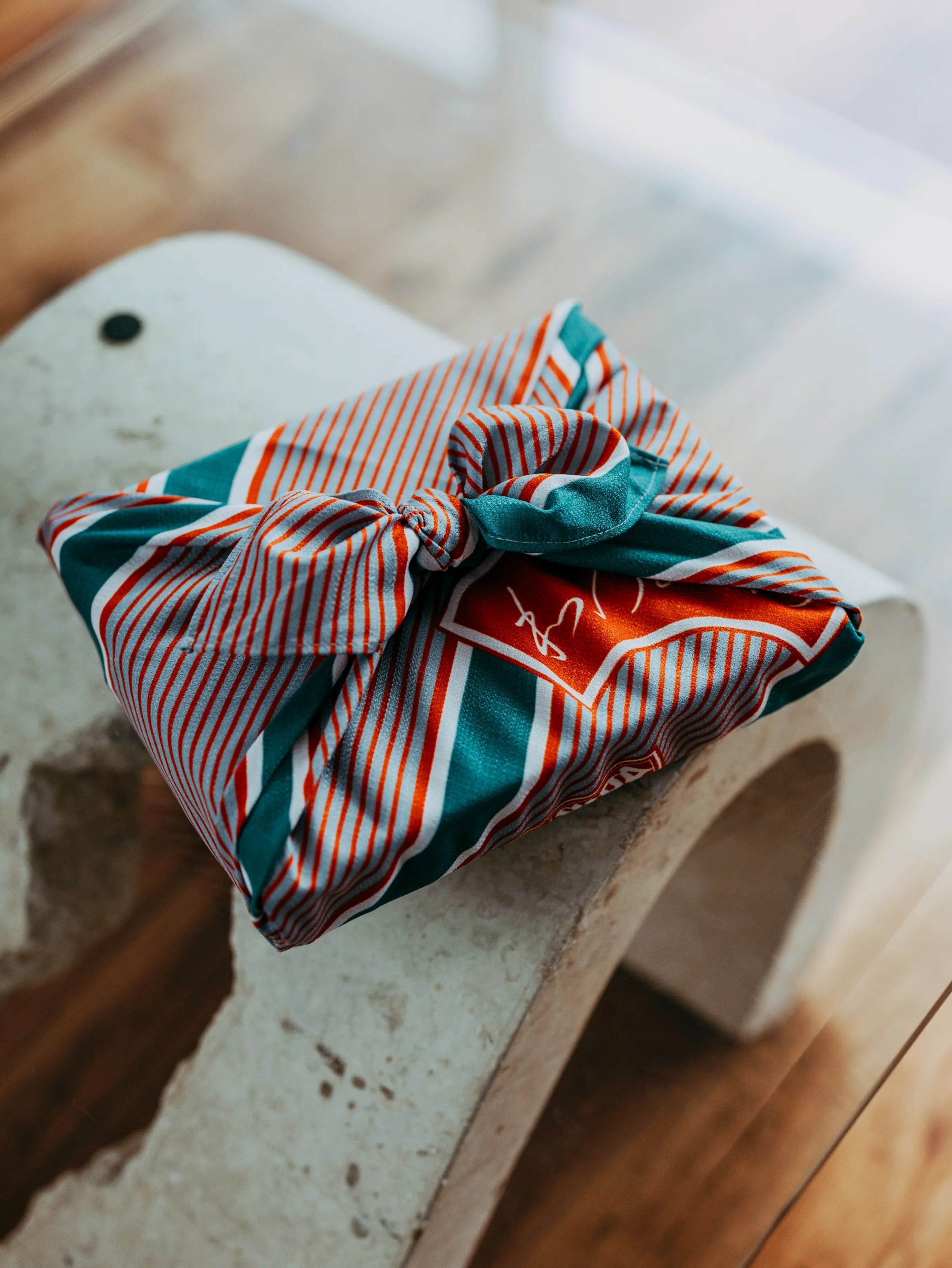 風呂敷〈オレンジ×緑〉｜wanonuno （ブッチャー／70cm角・両面プリント）